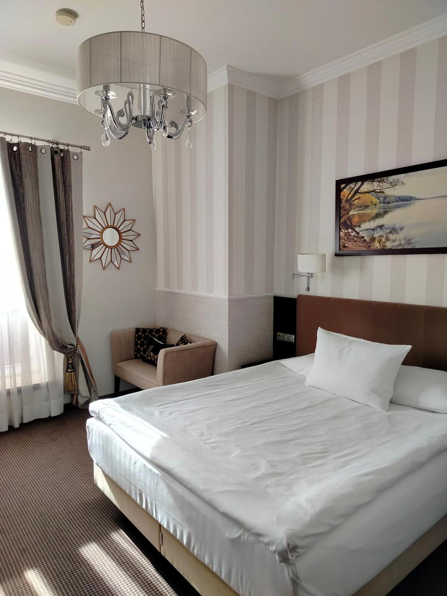 Hotel Sokolowska Airport Modlin Nowy Dwór Mazowiecki 객실 사진
