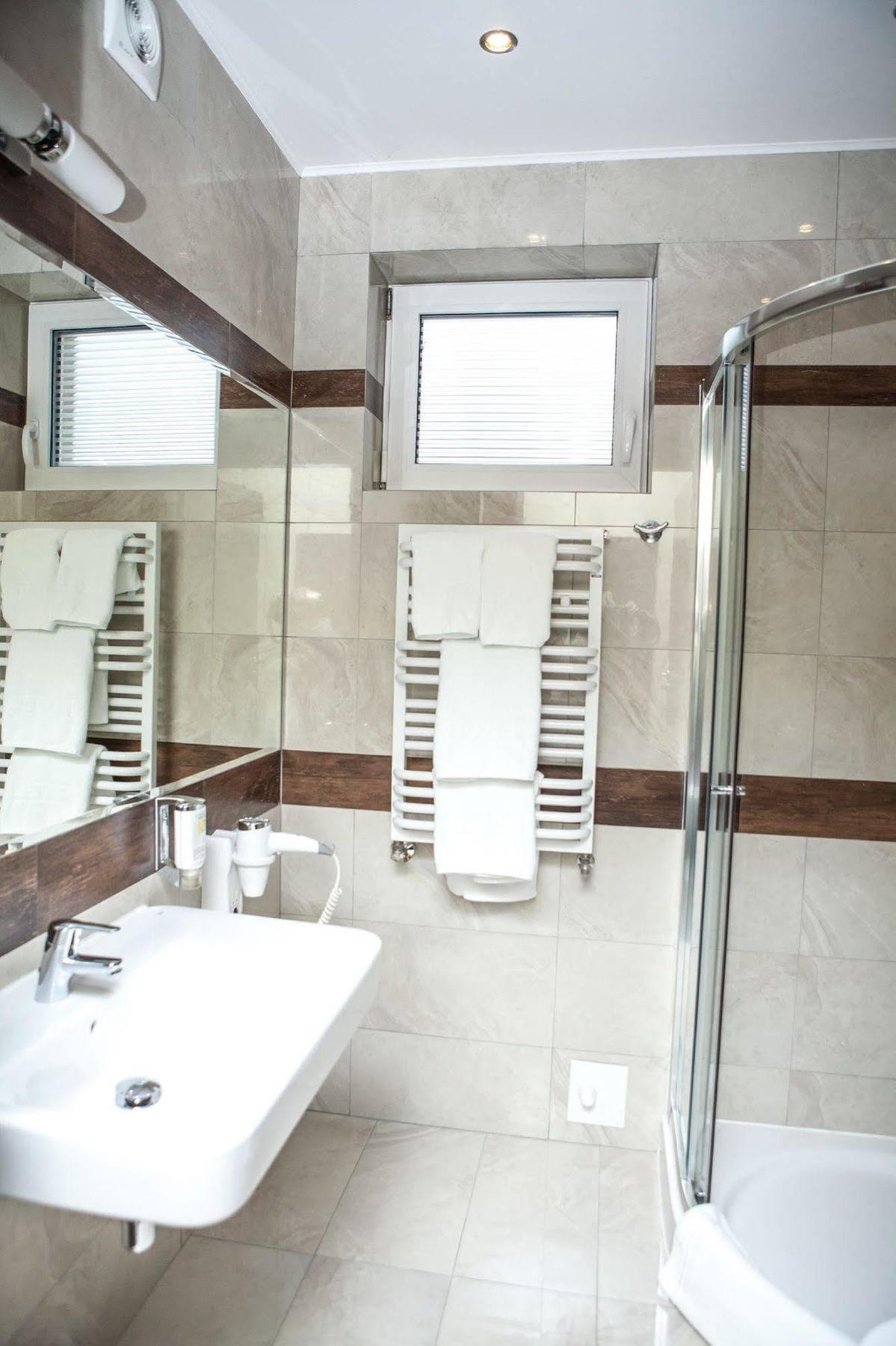 Hotel Sokolowska Airport Modlin Nowy Dwór Mazowiecki 외부 사진